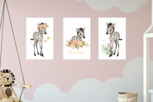 Geburtsanzeige personalisiert - Poster für das Kinderzimmer  - Zebra - Pferd - 3er Set - titoprint.de